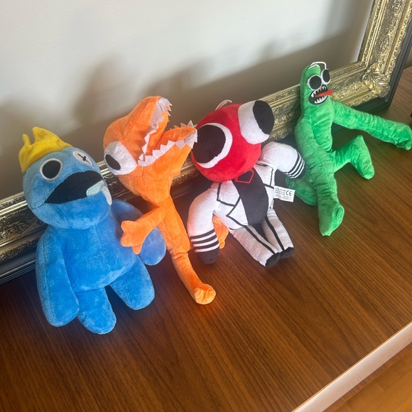 rainbow friends plushy’s set of 4 - Picture 2 of 3